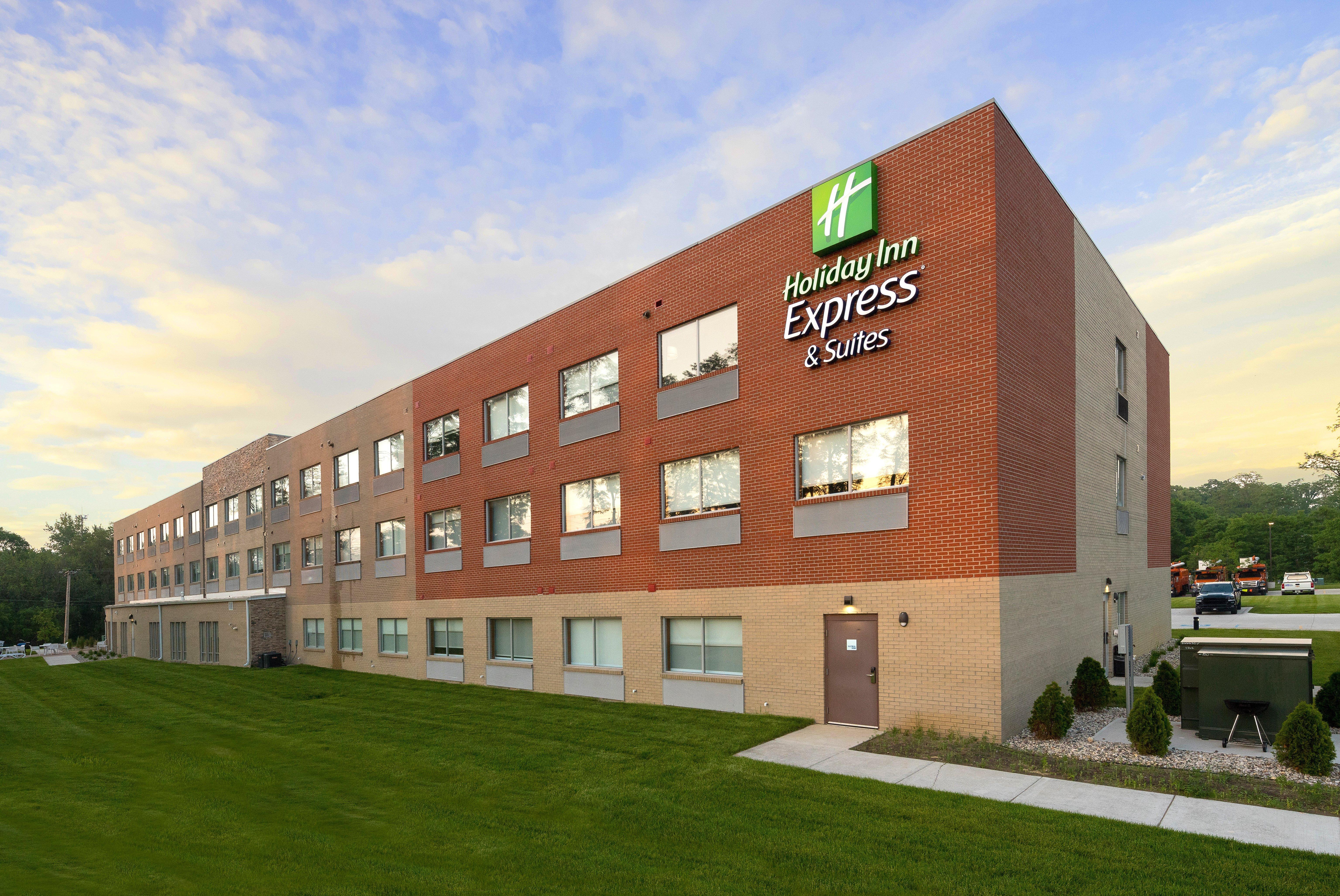 Holiday Inn Express & Suites - Michigan City By Ihg Exterior photo