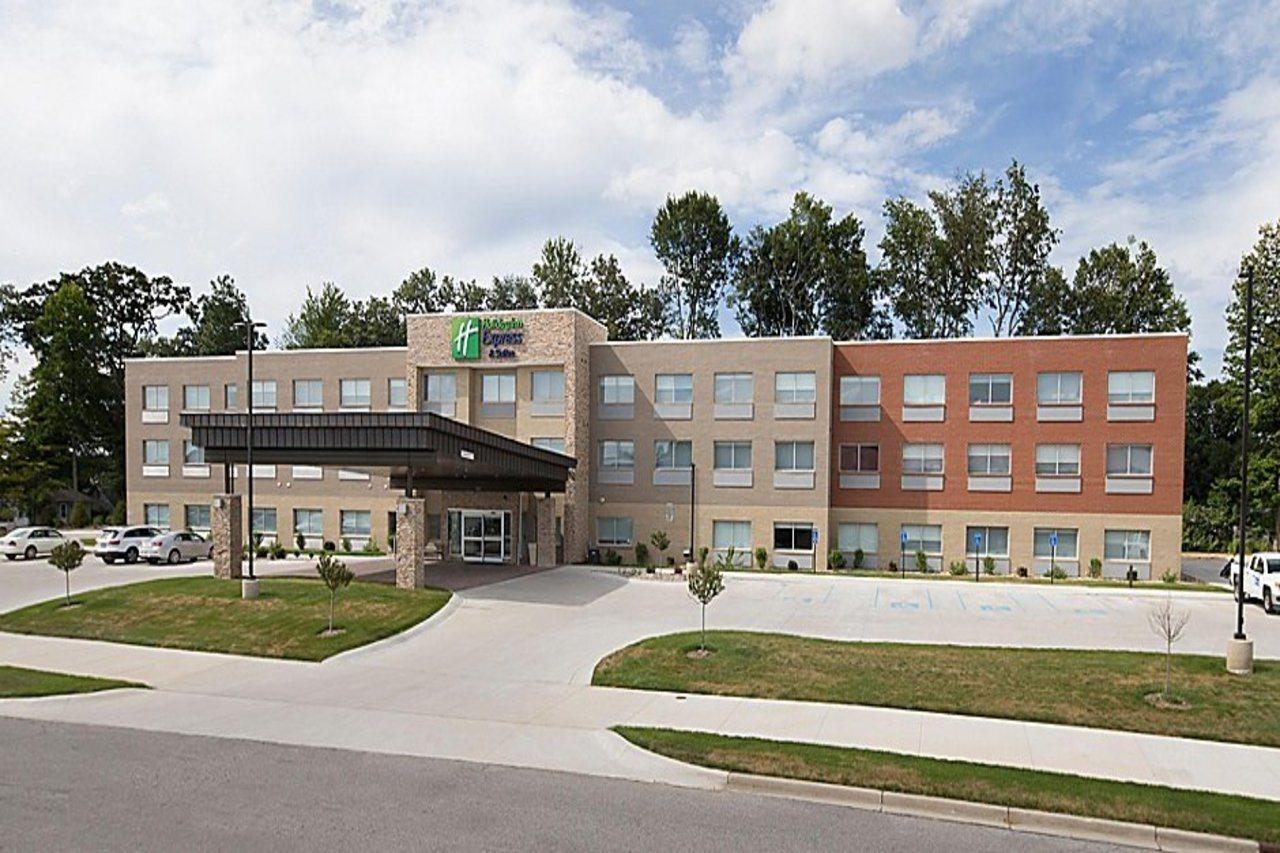 Holiday Inn Express & Suites - Michigan City By Ihg Exterior photo